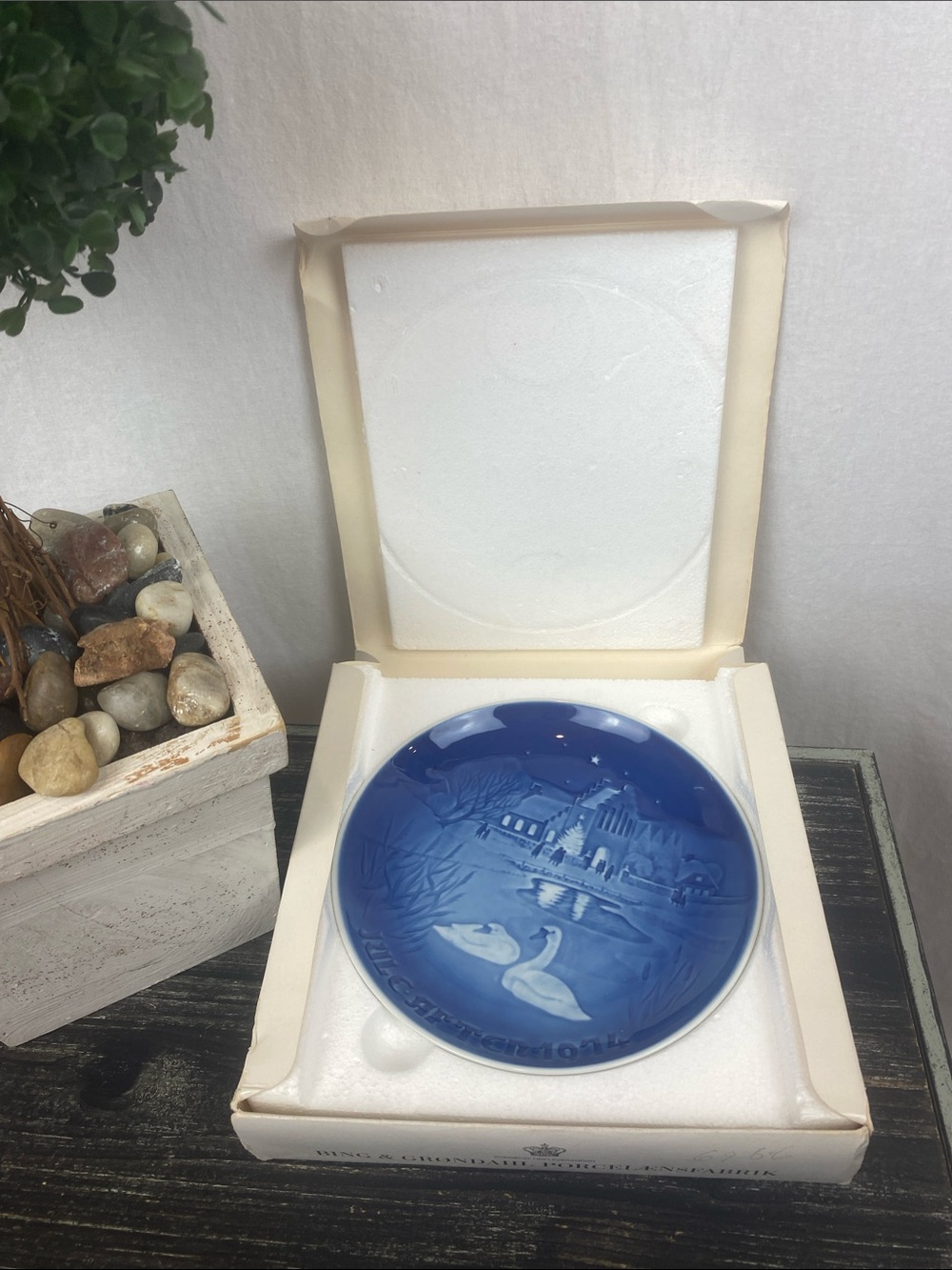 Bing & Grondahl Blue White Copenhagen Porcelain Small Swan Winter Holiday Plate